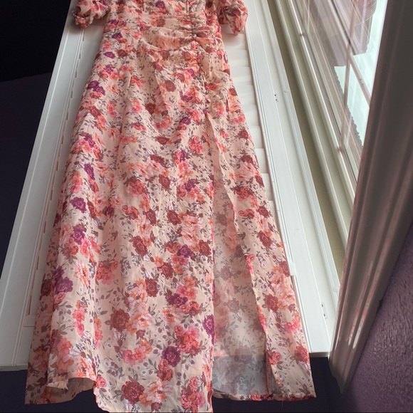 Strangers & Lovers beautiful floral dress - Picture 2 of 6